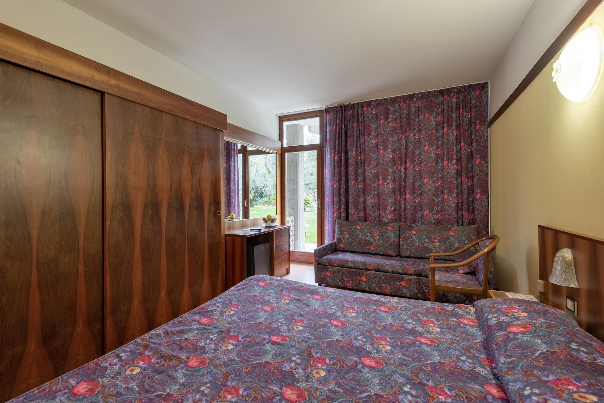 Park Hotel Oasi Garda  Exterior photo