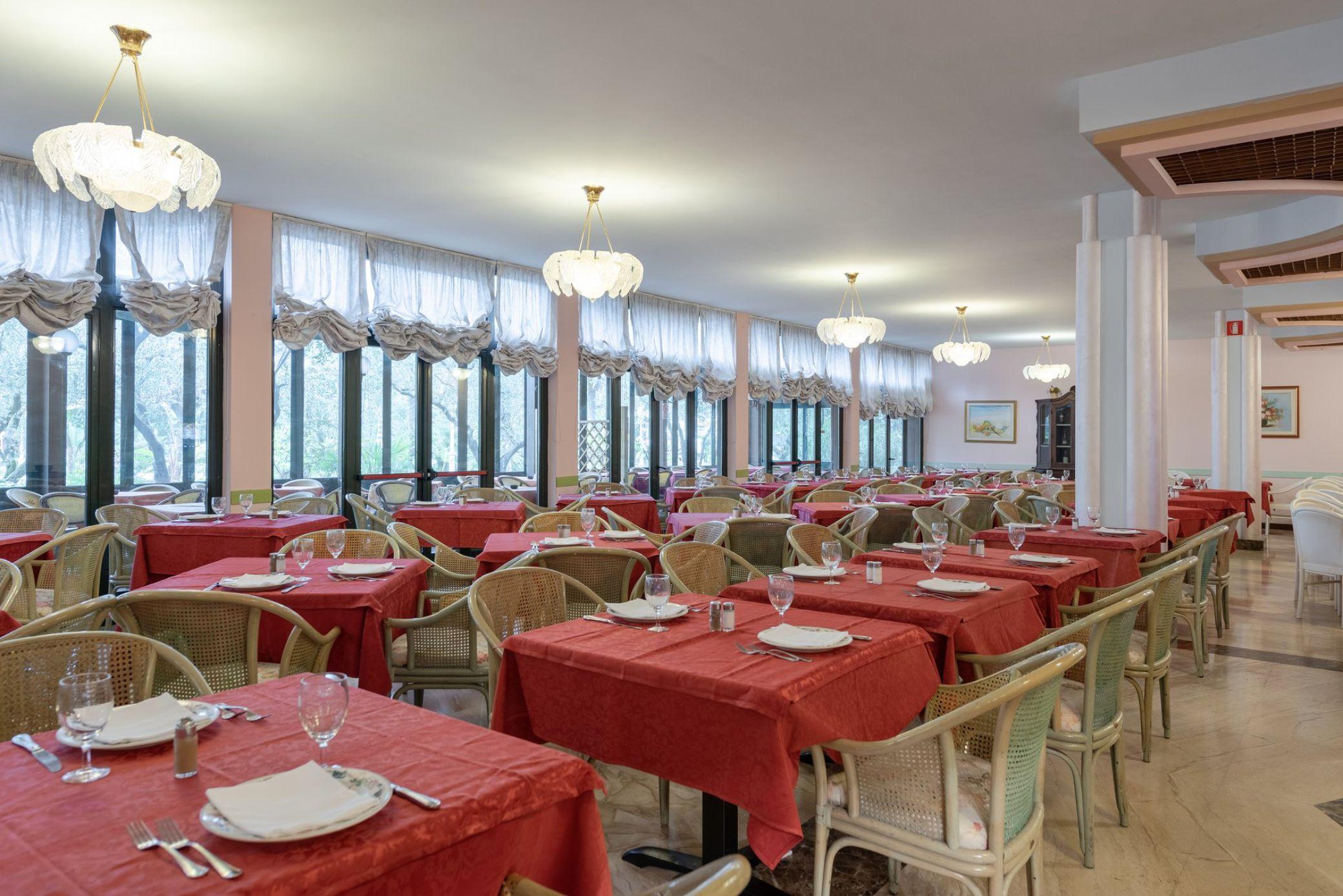 Park Hotel Oasi Garda  Exterior photo