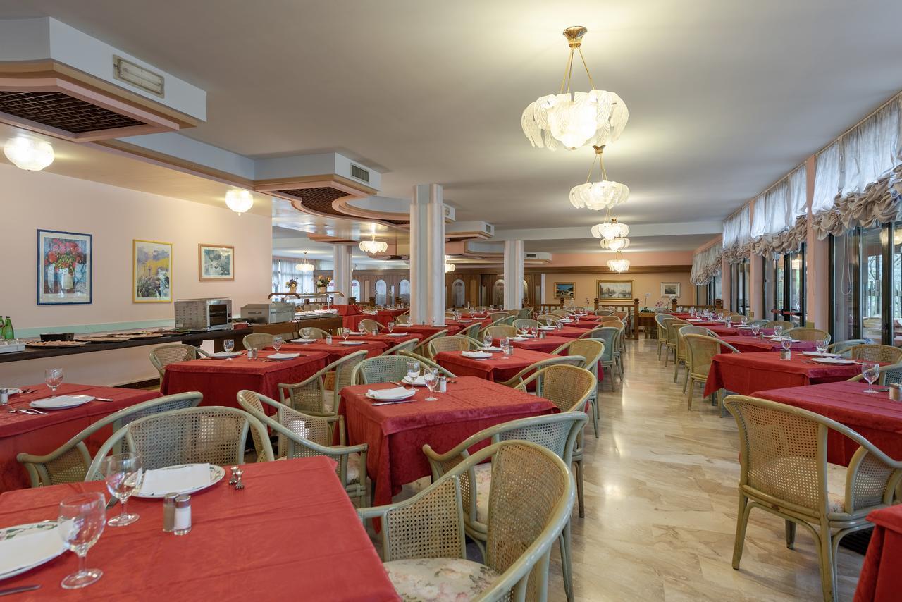 Park Hotel Oasi Garda  Exterior photo