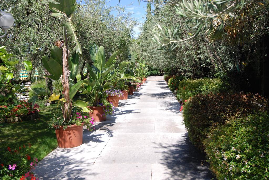 Park Hotel Oasi Garda  Exterior photo