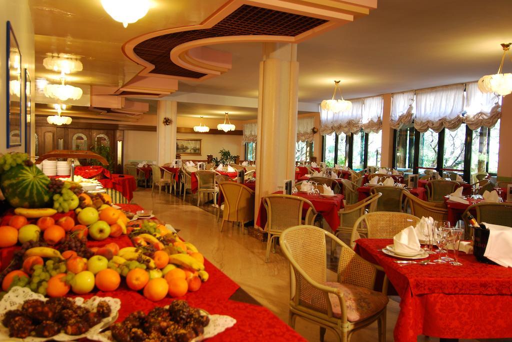 Park Hotel Oasi Garda  Exterior photo